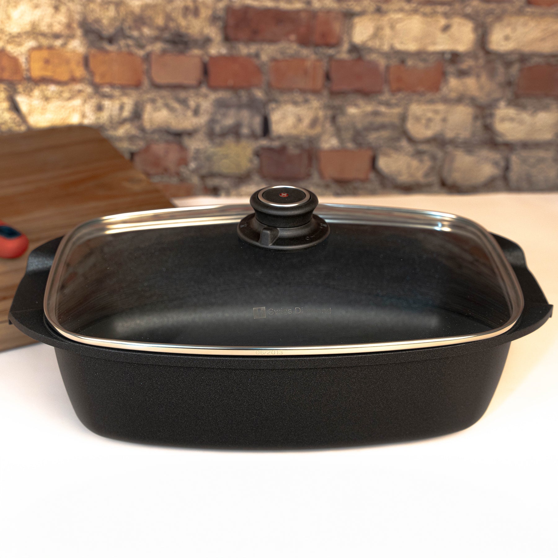 XD Nonstick 5 L Roaster with Glass Lid side view on kitchen counter